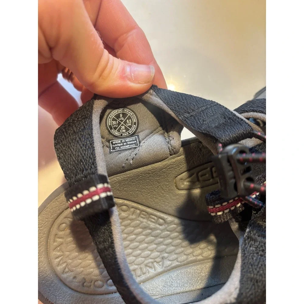 Keen Newport H2 Hiking Sandals Waterproof Outdoor Trail Black Womens 9 $54